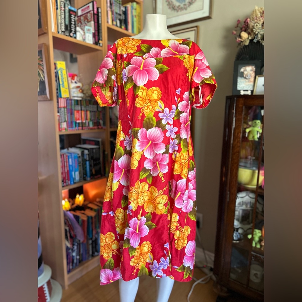 Vintage Ui-Maikai Hawaiian Cotton Muʻumuʻu Hawaii  Floral Aloha Dress red summer